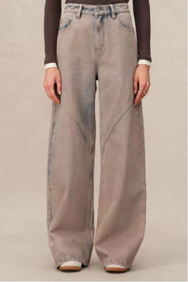 Quần quần denim cao và chân thẳng