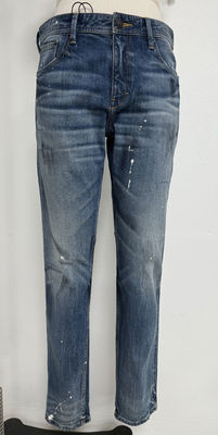 Giặt nặng và vintage mờ kết thúc denim đáy cho một cảm giác hoài niệm
