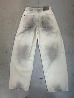 Bottom Denim thiết kế đùi cao cho một hình bóng ngọt ngào