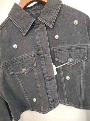 Vintage Elegance Cắt áo khoác denim Trendy Edgy Tìm kiếm các trang phục khác nhau