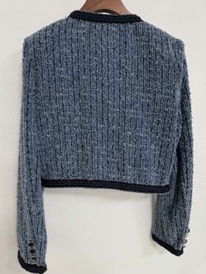Classic Loose H-Shaped Cut Denim Blazer cho một hình bóng ngọt ngào